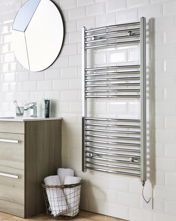 Electric-Towel-Rail-Curved-600x1200mm-Chrome-Lifestyle